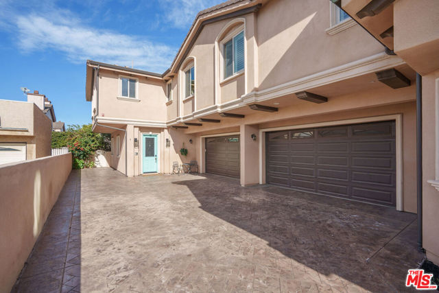 2005 Robinson Street, Redondo Beach, California 90278, 4 Bedrooms Bedrooms, ,3 BathroomsBathrooms,Residential,For Sale,Robinson,26638819