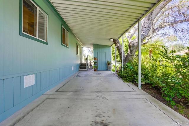 1750 W Citracado Parkway, Escondido CA: https://media.crmls.org/mediaz/43c732bf-970f-470f-ae79-0e916951383c.jpg