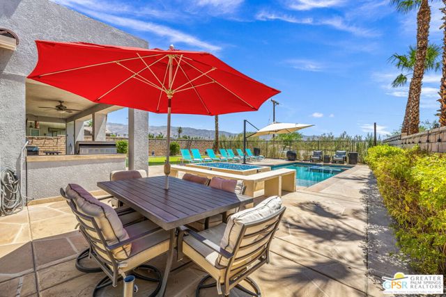 42776 Del Lago Court, Indio CA: https://media.crmls.org/mediaz/43c7a1a0-ff10-4166-a3c2-f6e208f10a5d.jpg