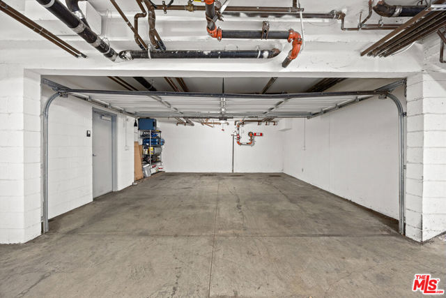 272 N Chester Avenue, Pasadena CA: https://media.crmls.org/mediaz/43c84285-1463-430b-85dd-9e6124368614.jpg