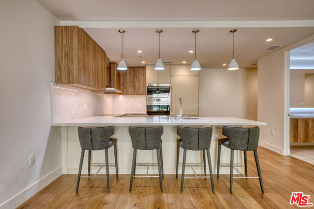 411 S Hamel Road, Los Angeles CA: https://media.crmls.org/mediaz/43c8cde2-9d5b-496f-918e-509f20f7ab69.jpg