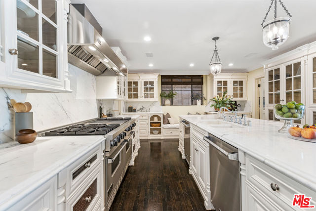 706 North Oakhurst Drive photo 8