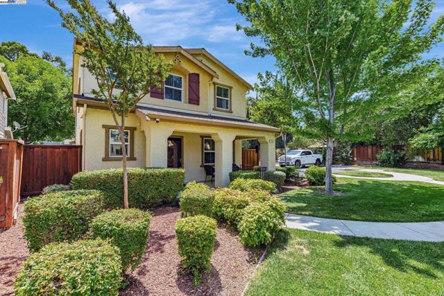208 Jupiter Ct., Pittsburg CA: https://media.crmls.org/mediaz/43c8e059-a1a5-4080-beff-55ebb50760c9.jpg