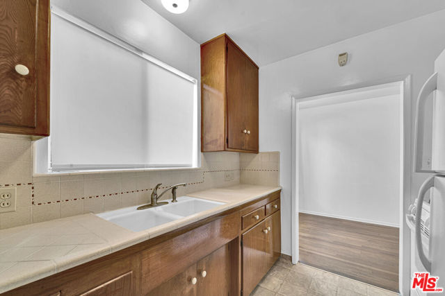 938 15th Street, Santa Monica CA: https://media.crmls.org/mediaz/43c92f89-ea83-4728-8edd-246ea8f13462.jpg