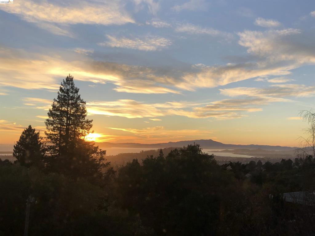https://media.crmls.org/mediaz/43c9d56a-79a5-4e7e-9173-4dfe6f49c873.jpg?preset=X-Large