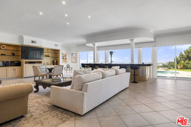 7834 Electra Drive, Los Angeles CA: https://media.crmls.org/mediaz/43c9efeb-13b6-4a74-90fa-a4452ae0bb8d.jpg