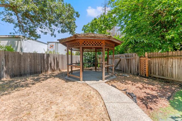 6431 Canyon Creek Way, Elk Grove CA: https://media.crmls.org/mediaz/43cb7697-1aef-4185-9168-f1b5f1c1e247.jpg