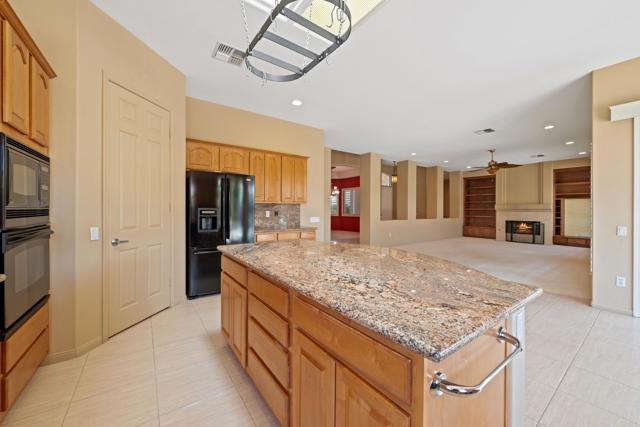 36411 Tallowood Drive, Palm Desert CA: https://media.crmls.org/mediaz/43cbc059-39db-42e0-a9b6-ffbaf4727347.jpg