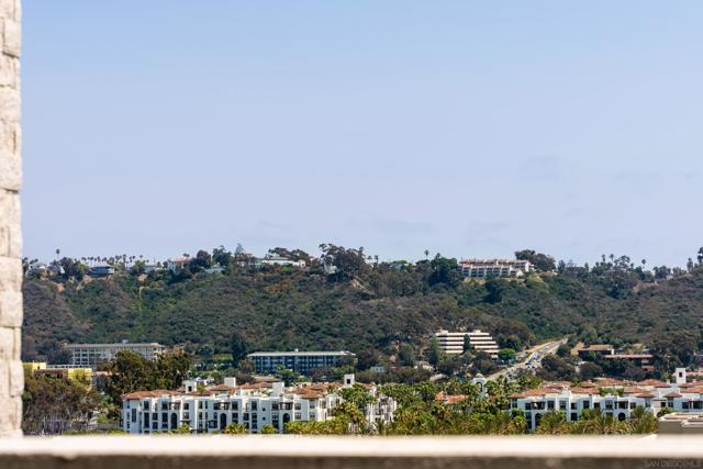 2731 Via Avella, San Diego CA: https://media.crmls.org/mediaz/43cc0002-a9dc-4502-8adf-2ad2fe5f9112.jpg