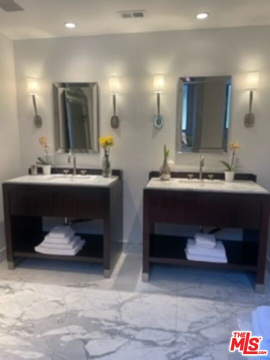 9033 VISTA GRANDE Street, West Hollywood CA: https://media.crmls.org/mediaz/43cc0261-46c8-4e86-a917-96f0997f0173.jpg