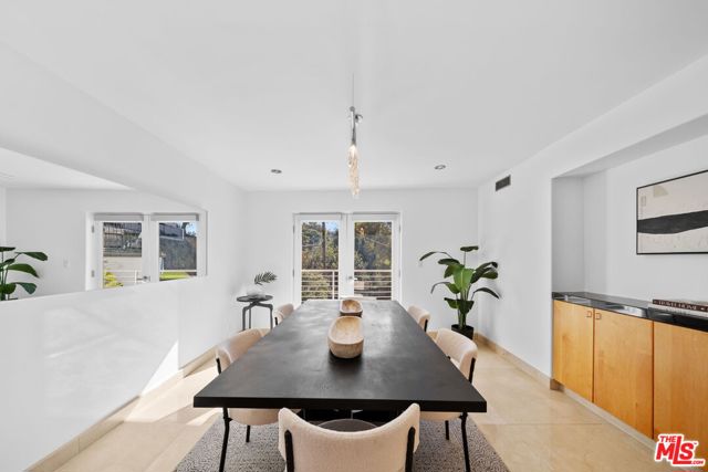 3111 Belden Drive, Los Angeles CA: https://media.crmls.org/mediaz/43cc138d-8cac-4bf9-89d5-06ff630a9847.jpg