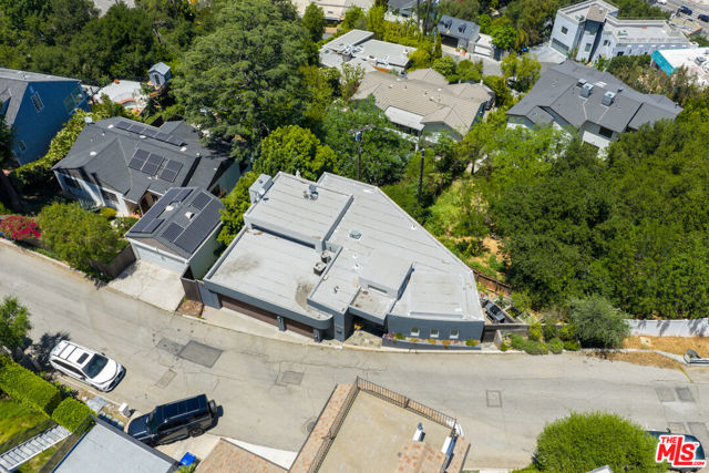 3865 Buena Park Drive, Studio City CA: https://media.crmls.org/mediaz/43cc1577-6ebe-4f88-95be-c1a0d0b20d25.jpg