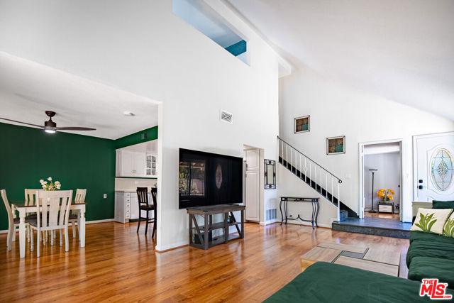 27003 Rio Prado Drive, Valencia CA: https://media.crmls.org/mediaz/43cc5551-04cb-4fd9-a4b7-e05e88166fae.jpg