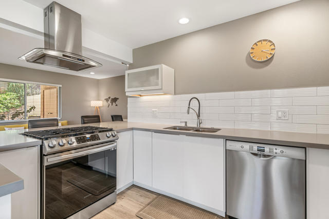2002 Southridge Drive, Palm Springs, CA 92264