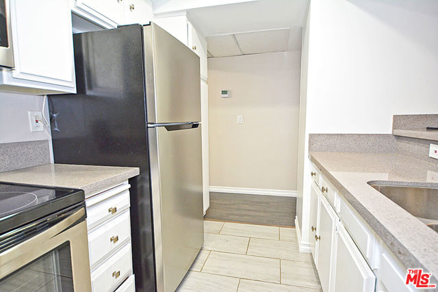 750 N Kings Road, West Hollywood CA: https://media.crmls.org/mediaz/43cd2914-5216-4522-a1e7-d7a9e8144b4f.jpg