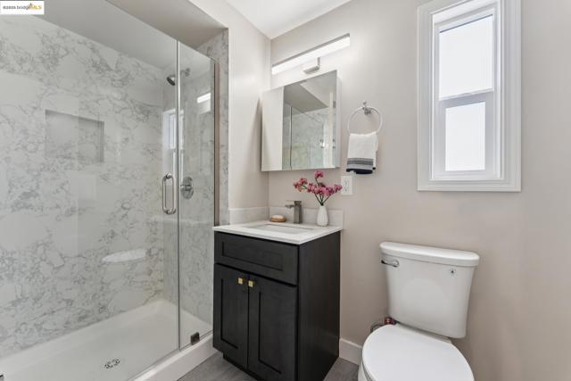 1057 Arlington Blvd, El Cerrito CA: https://media.crmls.org/mediaz/43ce908a-57d0-4bb2-acae-88edfea91e45.jpg