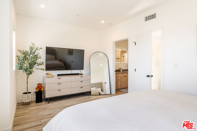 4912 S Centinela Avenue, Los Angeles CA: https://media.crmls.org/mediaz/43cf2994-b253-47ca-a936-ee7abd3430e9.jpg