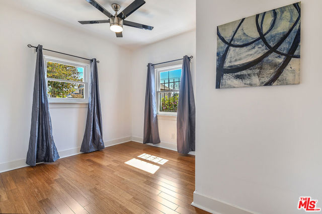 1101 W 18th Street, Los Angeles CA: https://media.crmls.org/mediaz/43cf4000-88ec-49f3-9329-9c98f4ab0ce4.jpg