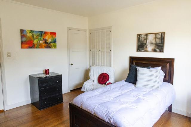 1541 Maple Street, San Mateo CA: https://media.crmls.org/mediaz/43cf8479-8432-490d-9f6b-f5d460af4ffa.jpg