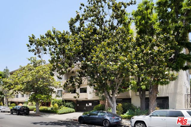 1944 GLENDON Avenue, Los Angeles, California 90025, 2 Bedrooms Bedrooms, ,2 BathroomsBathrooms,Condominium,For Sale,GLENDON,24406353