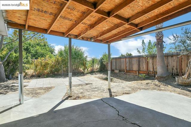 1205 Putnam Street, Antioch CA: https://media.crmls.org/mediaz/43d09cc1-57cf-402a-819e-5e5d9f370b5a.jpg