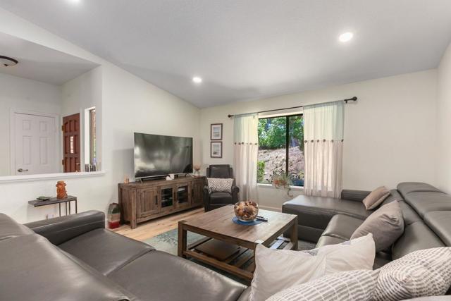 Detail Gallery Image 7 of 43 For 18818 Los Hermanos Ranch Road, Valley Center,  CA 92082 - 3 Beds | 2/1 Baths