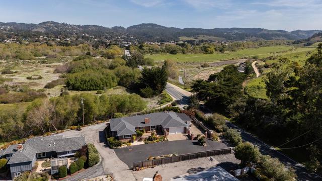 27302 Highway 1, Carmel CA: https://media.crmls.org/mediaz/43d18ed2-1662-4857-ae5d-18354fe58c11.jpg