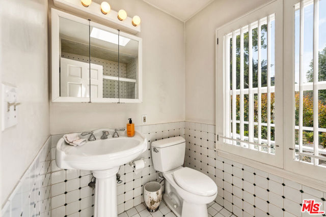 1148 COLDWATER CANYON Drive, Beverly Hills CA: https://media.crmls.org/mediaz/43d213b9-e617-4617-ad8c-809c85444f65.jpg