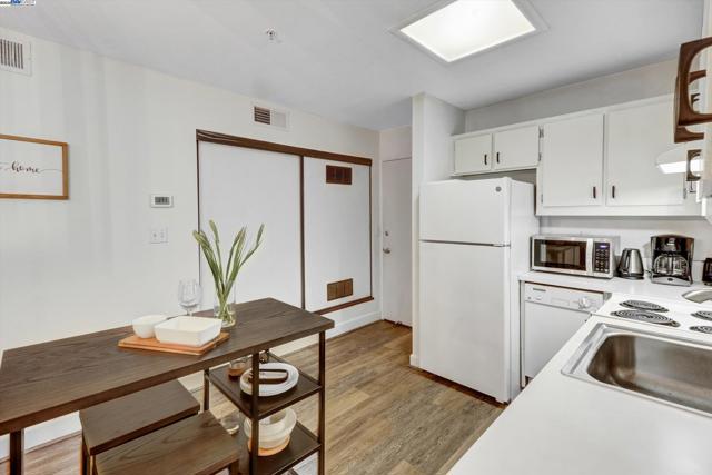 1771 Broadway Street, Concord CA: https://media.crmls.org/mediaz/43d21b09-eb14-463d-85f6-5381109704ec.jpg