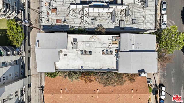 1209 Amherst Avenue, Los Angeles CA: https://media.crmls.org/mediaz/43d2b0bc-c2d9-4e24-8e9a-549c365d141f.jpg