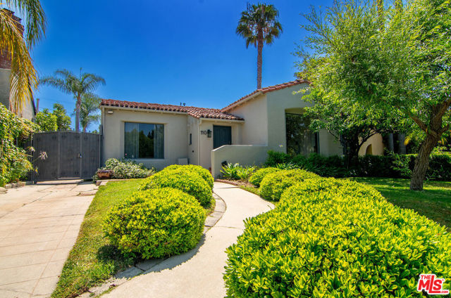 110 S Fuller Avenue, Los Angeles CA: https://media.crmls.org/mediaz/43d2cc55-c75b-4556-8a41-37323780aa56.jpg
