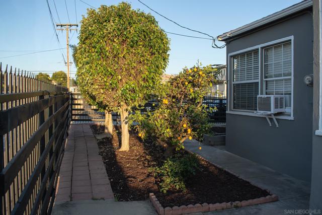 4092 Winona Ave, San Diego CA: https://media.crmls.org/mediaz/43d2df4b-68b6-4994-84ec-22b036ffcc58.jpg