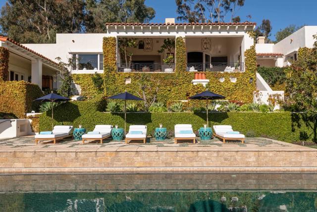 17484 El Vuelo, Rancho Santa Fe CA: https://media.crmls.org/mediaz/43d31085-a4cd-4e23-bbf1-2354ebb44a6b.jpg