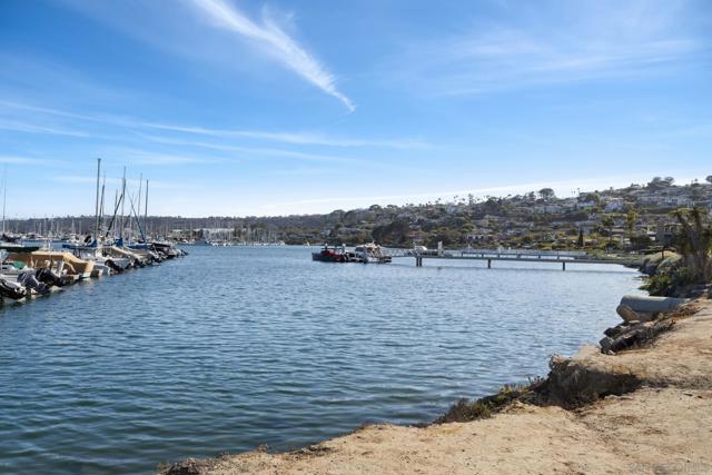 1021 Scott Street, San Diego CA: https://media.crmls.org/mediaz/43d3a883-2157-48e8-99eb-c7c391f36433.jpg