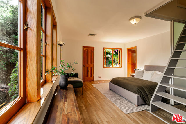 3105 Ledgewood Drive, Los Angeles CA: https://media.crmls.org/mediaz/43d3ac20-eef9-4e23-a069-c48a05695686.jpg