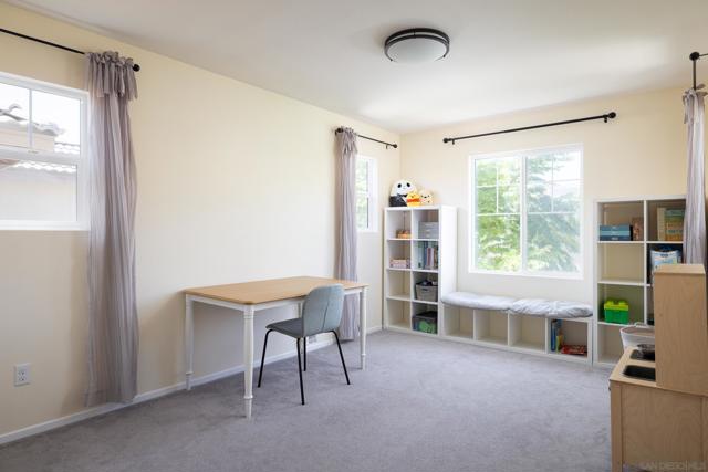 211 Spotted Saddle Way, Fallbrook CA: https://media.crmls.org/mediaz/43d3e6d0-67a1-4d20-98c0-7c452b64c1f2.jpg