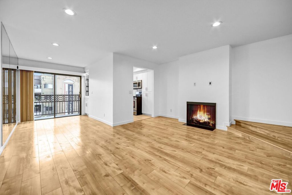 1355 N Sierra Bonita Avenue #406