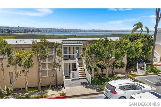 4007 Crown Point Drive, San Diego CA: https://media.crmls.org/mediaz/43d50ce5-88e0-4b79-8ebb-1c1625e40268.jpg