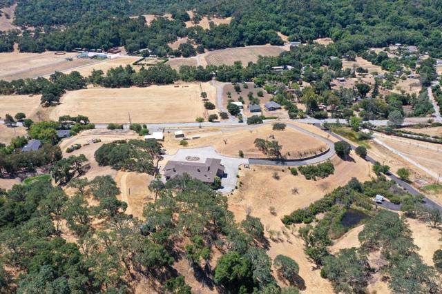 21050 Uvas Road, Morgan Hill CA: https://media.crmls.org/mediaz/43d56961-f34a-42da-b999-f5abd2545d6b.jpg