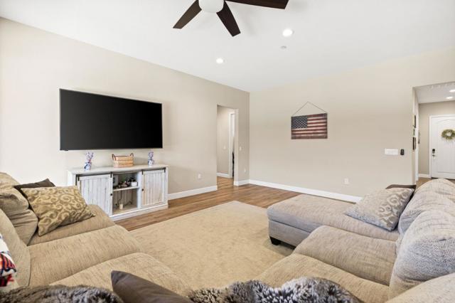 36 Freeport Court, Discovery Bay CA: https://media.crmls.org/mediaz/43d571ea-1982-4be0-8e0e-b0f9ca6c41eb.jpg