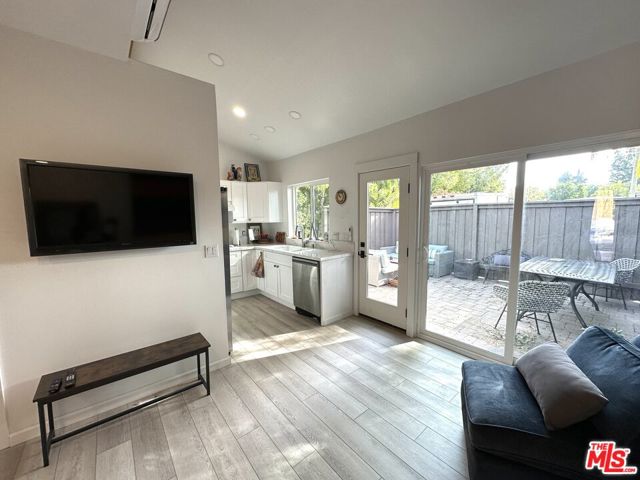 22535 Sylvan Street, Woodland Hills CA: https://media.crmls.org/mediaz/43d58caf-4c3c-443e-9212-1f573b84d64e.jpg