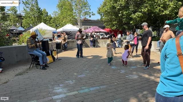 1830 Lakeshore Ave, Oakland CA: https://media.crmls.org/mediaz/43d5aa71-5967-473e-a59b-e521429d31f5.jpg