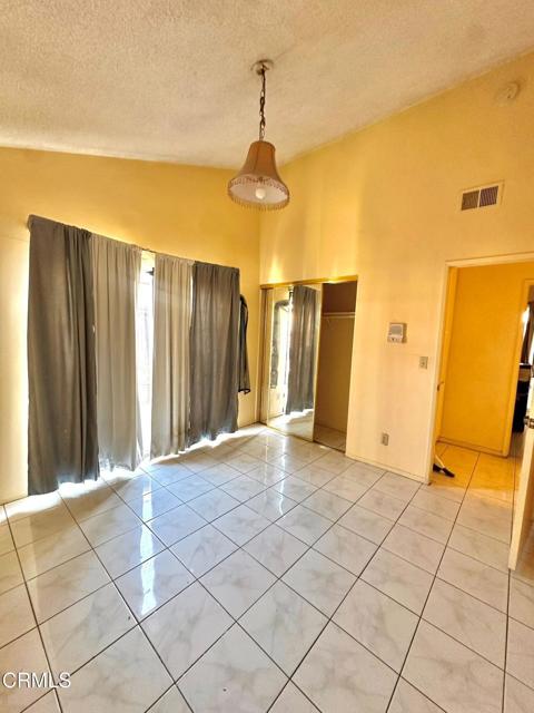 Detail Gallery Image 13 of 19 For 11440 Strathern St, North Hollywood,  CA 91605 - 5 Beds | 3 Baths
