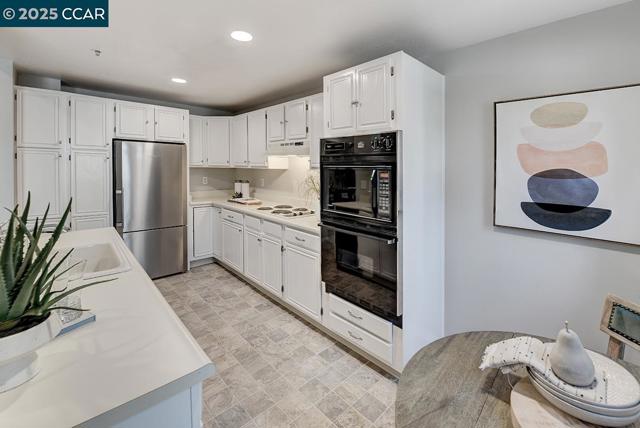 1840 Tice Creek Dr, Walnut Creek CA: https://media.crmls.org/mediaz/43d5b9de-85d2-4765-97e4-c7d56a047442.jpg