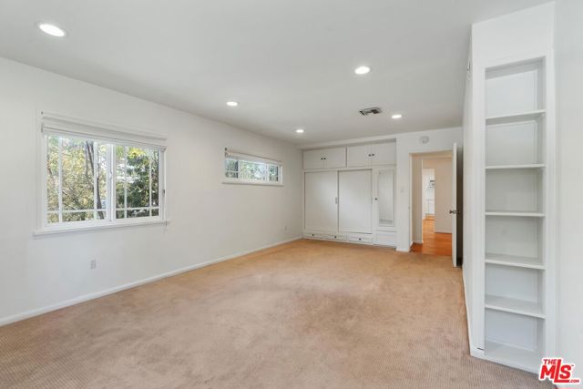 5705 Sunnyslope Avenue, Valley Glen CA: https://media.crmls.org/mediaz/43d67c0e-fa71-4858-8d91-e711c79c3773.jpg