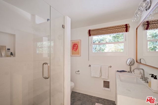 3366 Mandeville Canyon Road, Los Angeles CA: https://media.crmls.org/mediaz/43d683b2-3cae-48cd-b460-011c38b3e6d6.jpg
