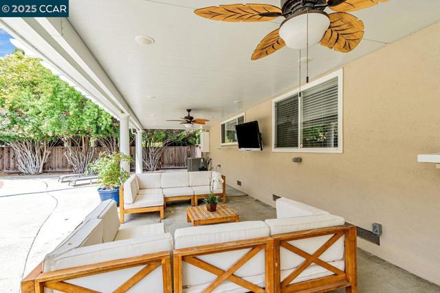 3812 Fernwood Ct, Concord CA: https://media.crmls.org/mediaz/43d6aab0-966d-454d-8015-b2dcf7186d8e.jpg