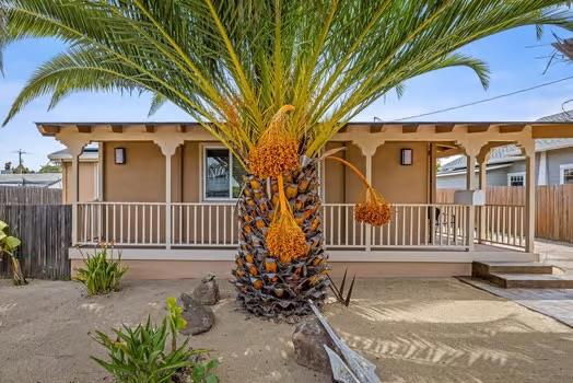 425 Alcalde Avenue, Monterey CA: https://media.crmls.org/mediaz/43d767d6-ab51-409f-ba11-695b106a7dfb.jpg