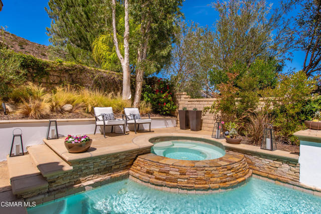 976 Blackbourne, Oak Park CA: https://media.crmls.org/mediaz/43d77765-2f2e-4b0f-acfd-5538393c7f91.jpg