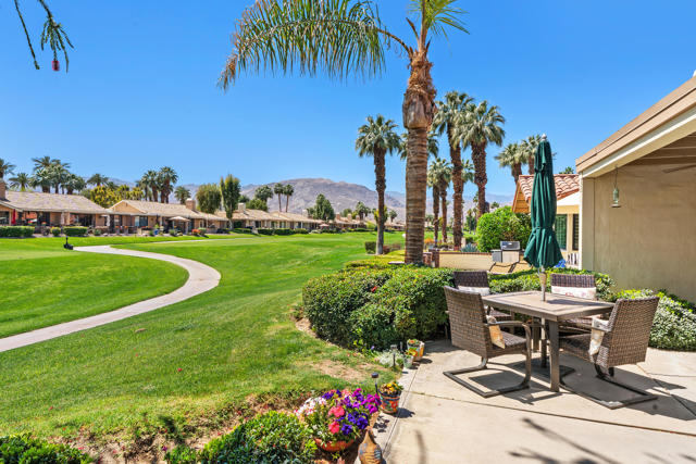 265 Calle Del Verano, Palm Desert CA: https://media.crmls.org/mediaz/43d7c389-be5e-47a4-8751-a3487a0d2f7e.jpg